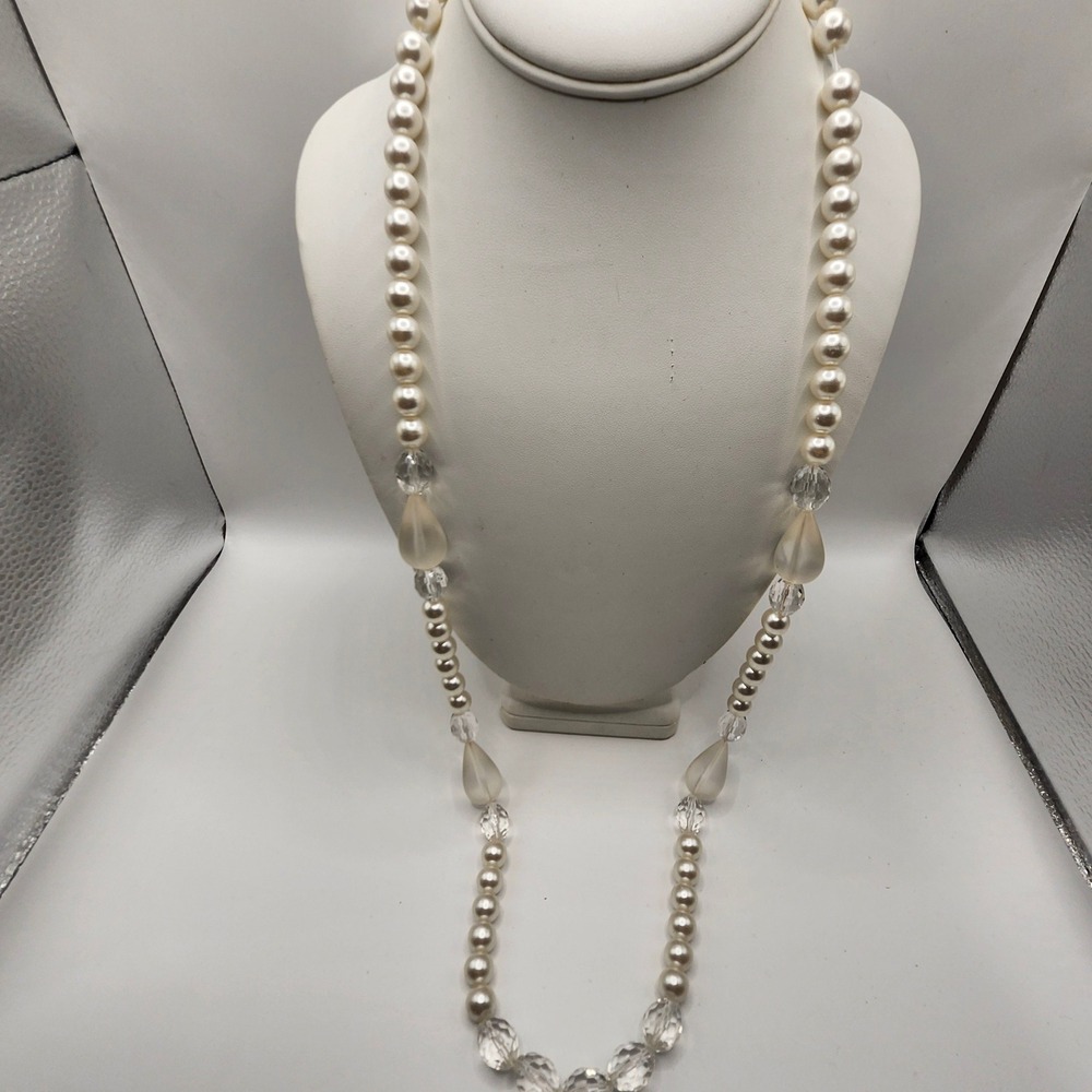 Vintage Faux Pearl and Frosted Acrylic Beaded Long Necklace Cream Clear‎ READ